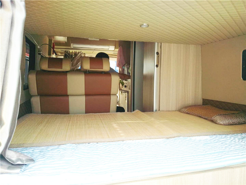 東風(fēng)御風(fēng)長(zhǎng)軸高頂房車