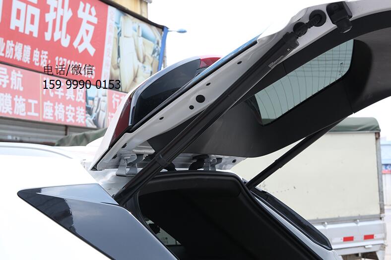 凱迪拉克XT5加裝電動(dòng)尾門，打開(kāi)尾門那一刻才知道這么霸氣