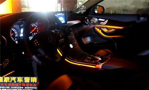 全車氛圍燈很絢麗 奔馳C級實拍夜景分享——郴州市皇家音響