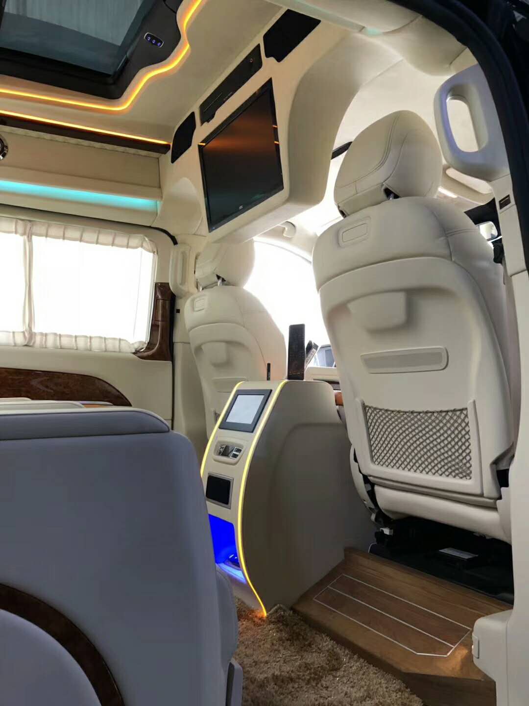 奔馳商務(wù)車(chē)V250內(nèi)飾改裝