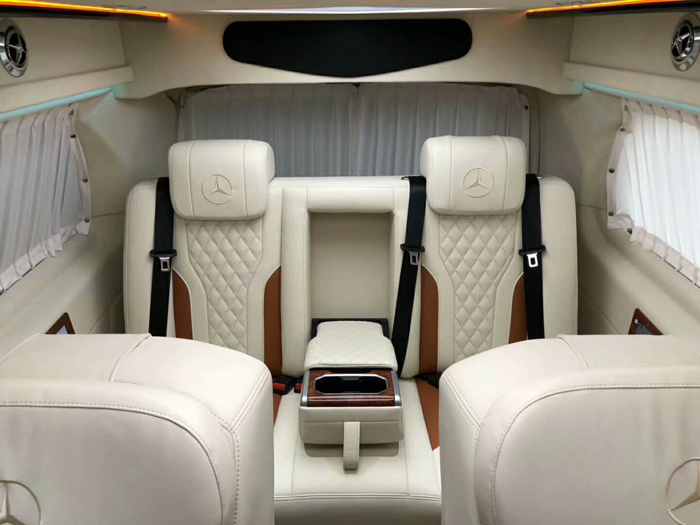 奔馳商務(wù)車(chē)V250內(nèi)飾改裝