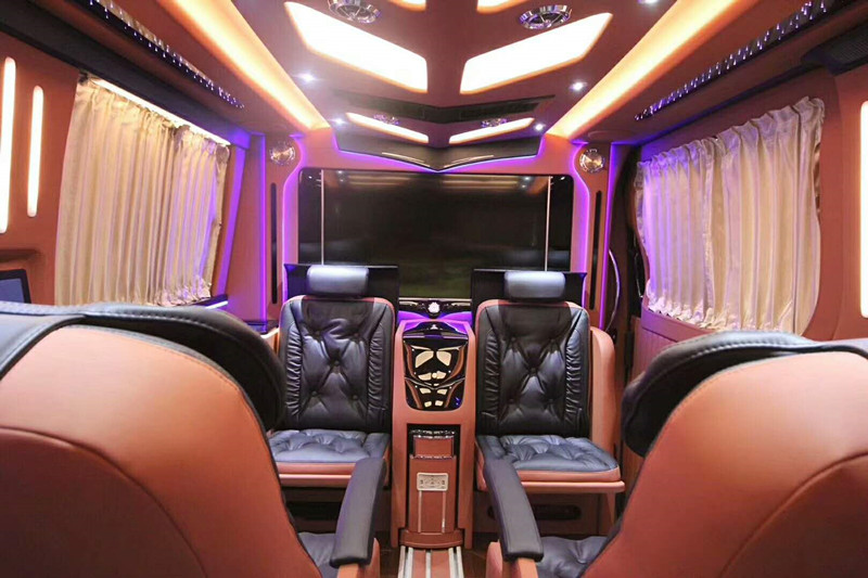 奔馳斯賓特平頂商務(wù)車內(nèi)飾改裝