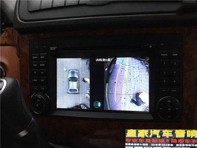 奔馳威霆安裝億車安360度全景行車記錄儀——郴州市皇家音響