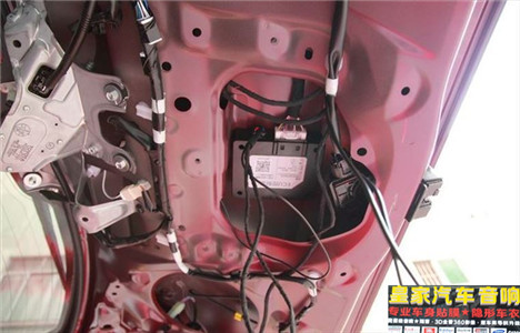 大漢加裝雙桿電動(dòng)尾門——郴州市皇家音響