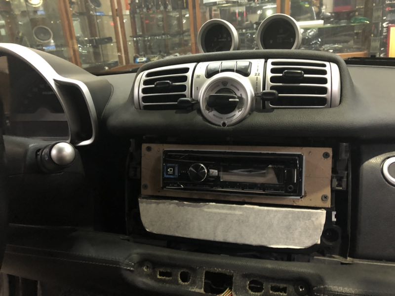 追求品質(zhì)奔馳SMART汽車音響改裝FOCAL勁浪音響四門隔音踏入音樂世界不一樣的聲音汕頭市星悅汽車音響改裝