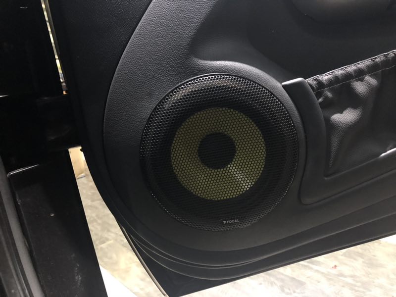 追求品質(zhì)奔馳SMART汽車音響改裝FOCAL勁浪音響四門隔音踏入音樂世界不一樣的聲音汕頭市星悅汽車音響改裝