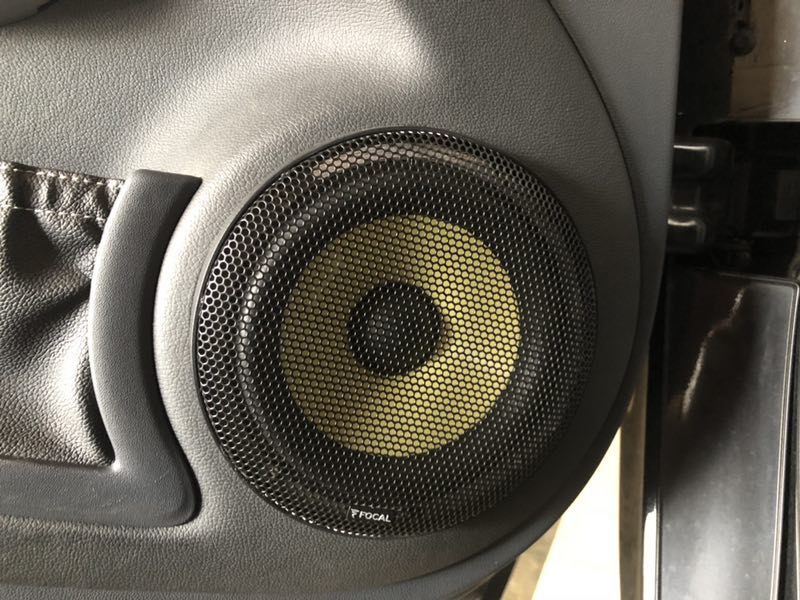 追求品質(zhì)奔馳SMART汽車音響改裝FOCAL勁浪音響四門隔音踏入音樂世界不一樣的聲音汕頭市星悅汽車音響改裝