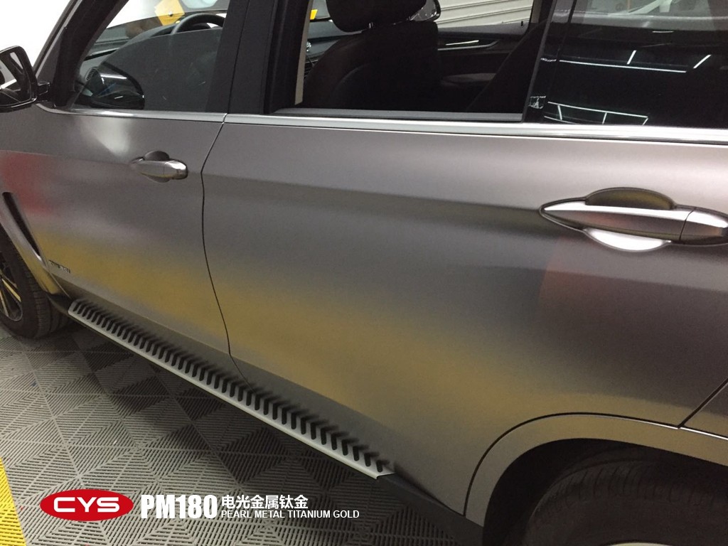 成都靚車會青羊店寶馬X5電光金屬鈦金汽車改色貼膜