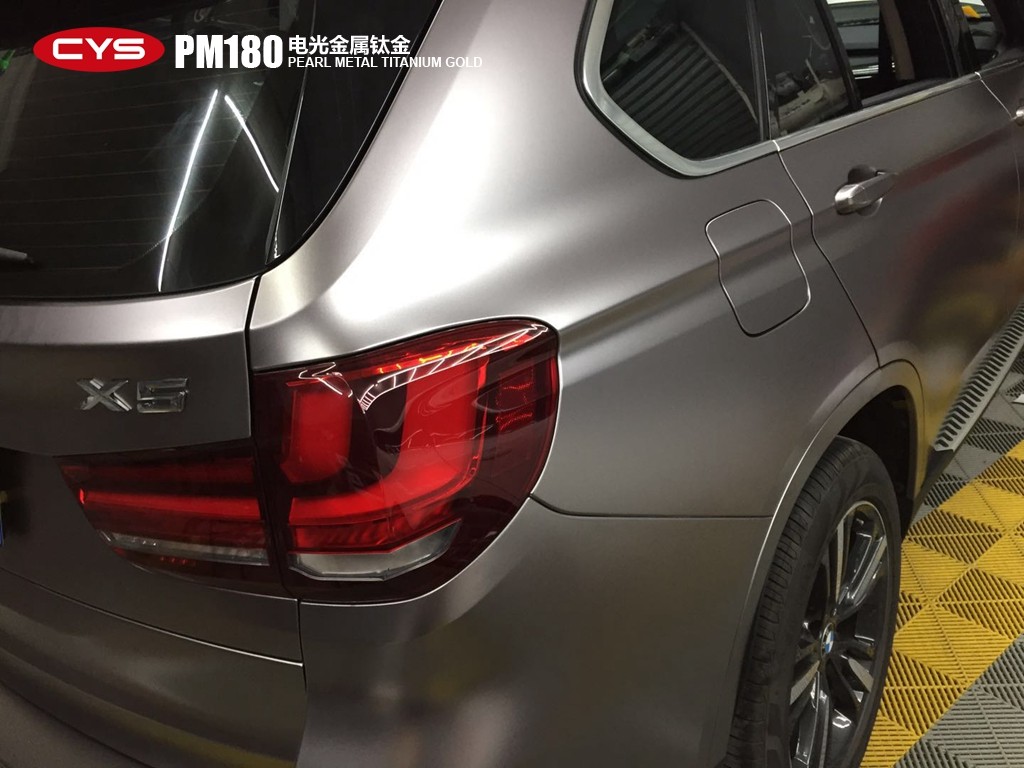 成都靚車會青羊店寶馬X5電光金屬鈦金汽車改色貼膜