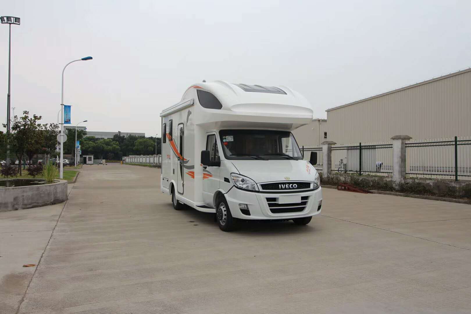 依維柯C型房車內(nèi)飾改裝