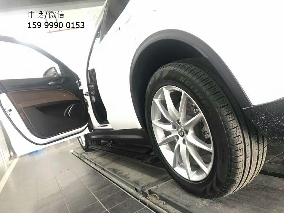 阿爾法羅密歐Stelvio加裝電動踏板，用全新的方式上下車