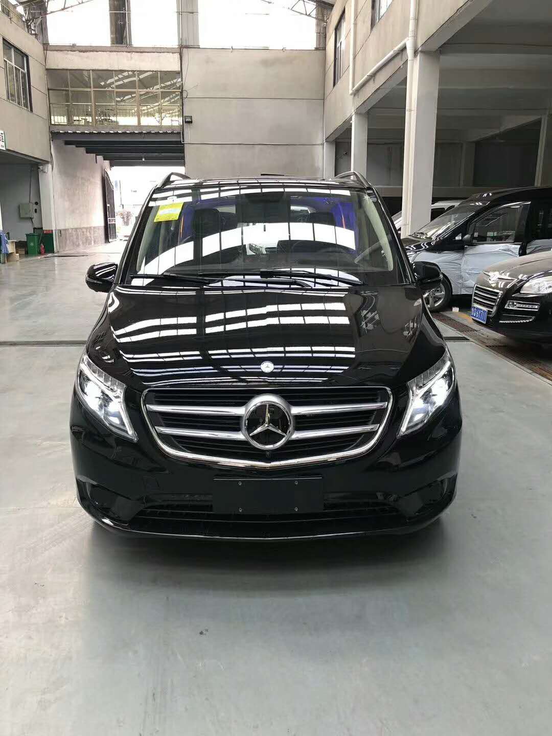 奔馳商務(wù)車無(wú)隔斷版豪華改裝
