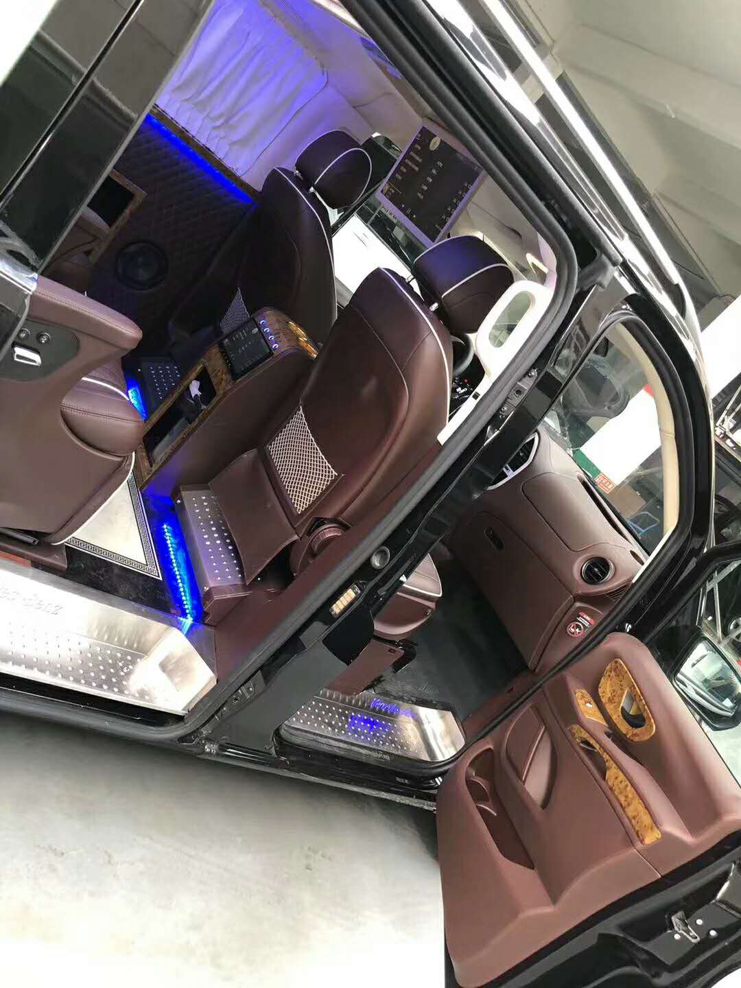 奔馳商務(wù)車無(wú)隔斷版豪華改裝