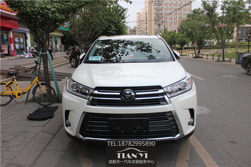 成都18新款漢蘭達(dá)改車燈米石LED大燈透鏡改裝鹵素?zé)艨偝蛇h(yuǎn)近光