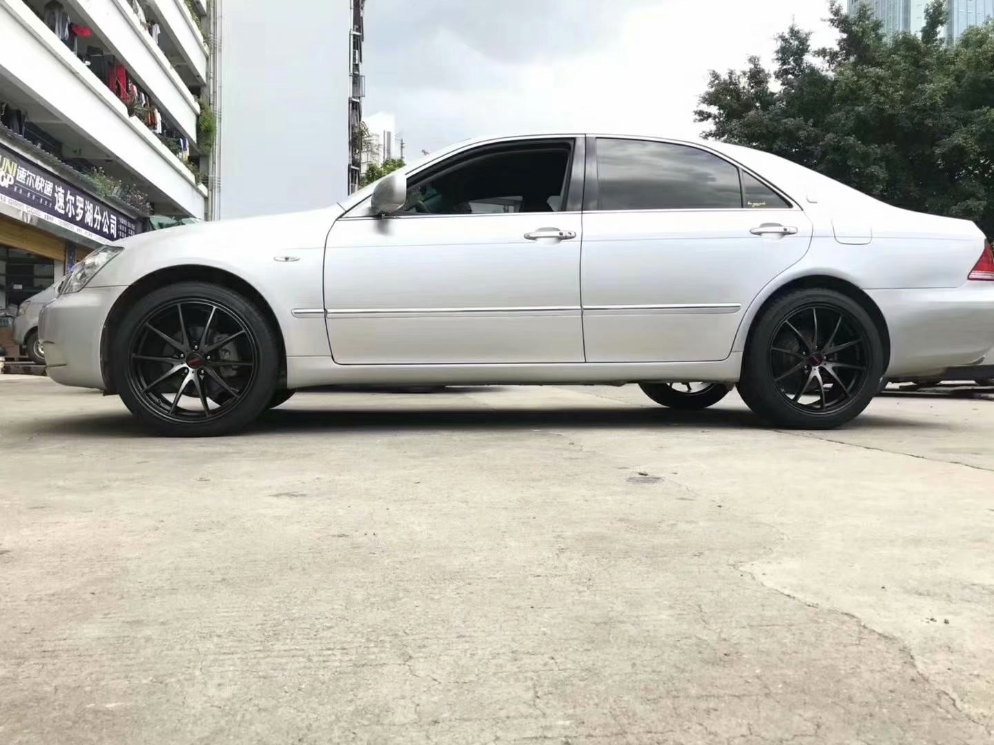 皇冠，裝 19寸 G25 kk色，完工