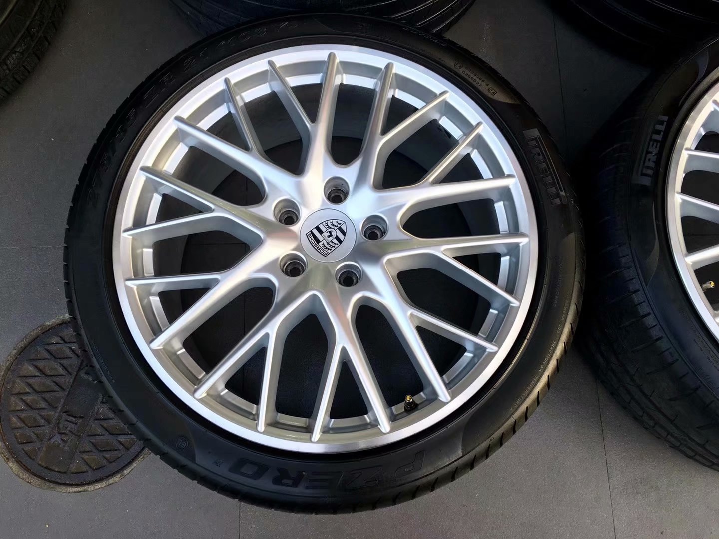 保時(shí)捷 帕拉米拉 原廠 21寸 拆車現(xiàn)貨一套