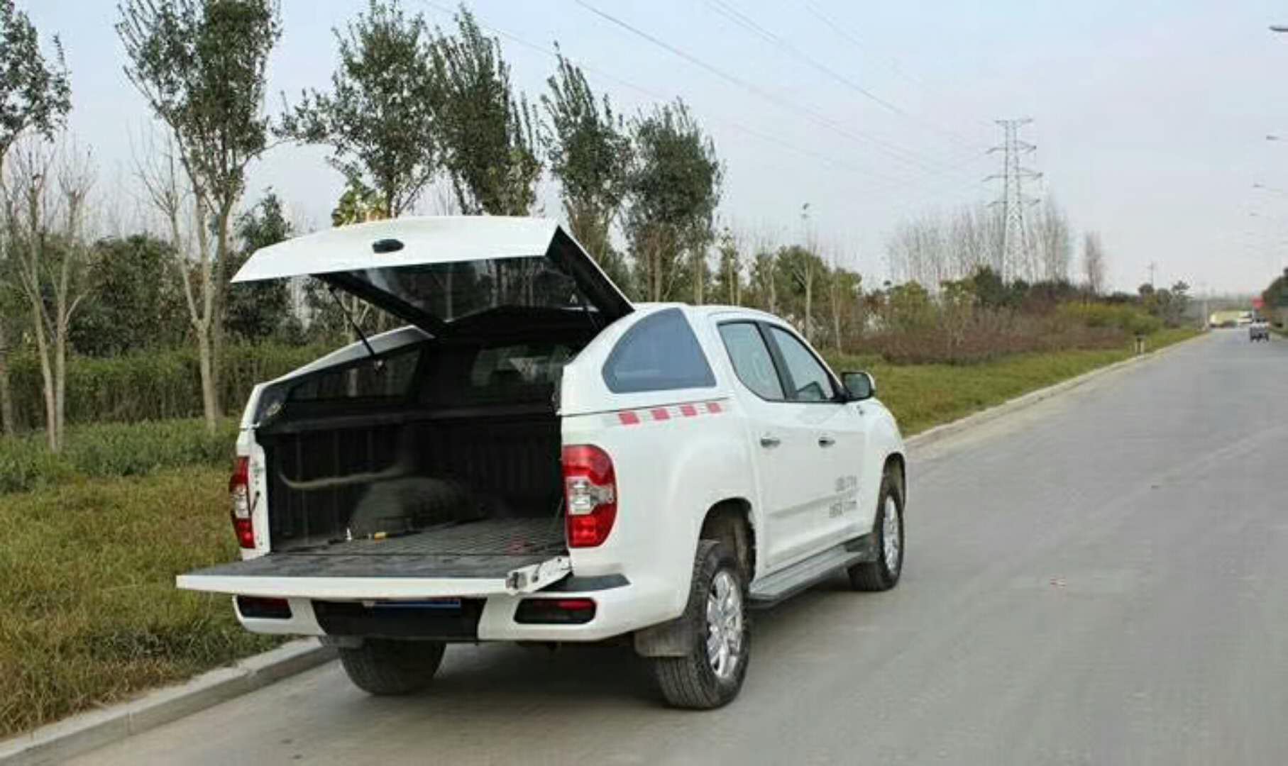 皮卡車后艙蓋改裝