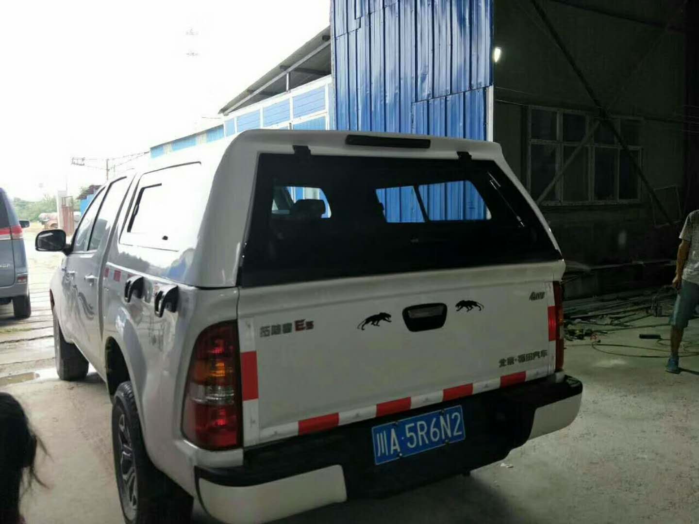 皮卡車后艙蓋改裝