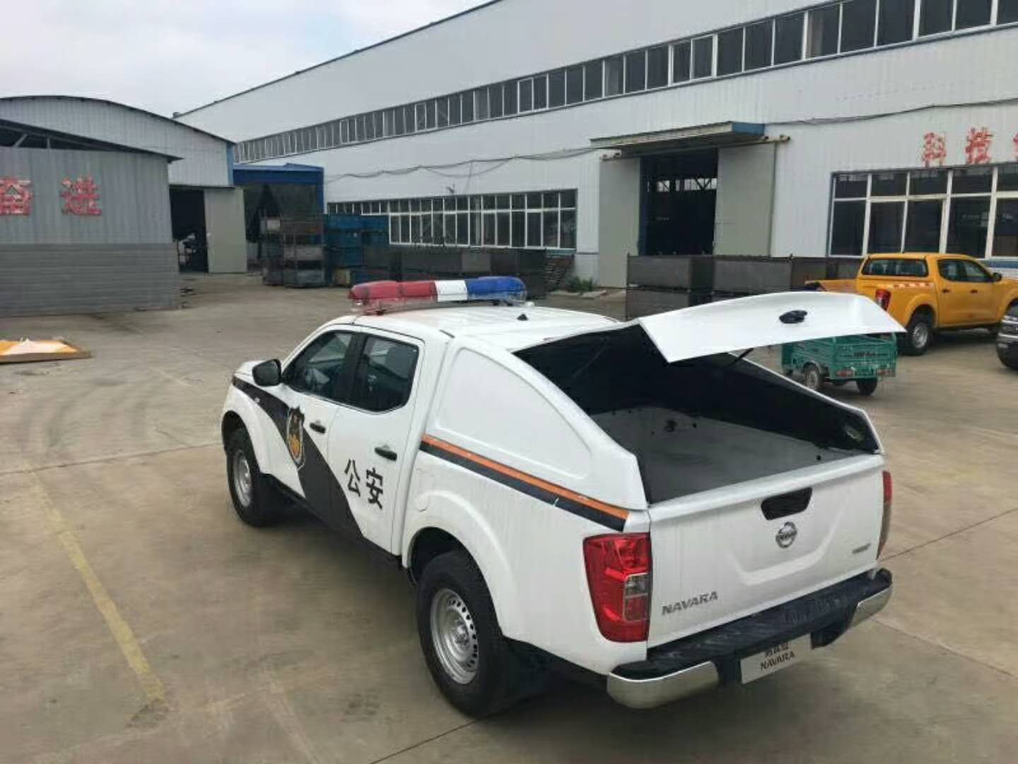 皮卡車后艙蓋改裝