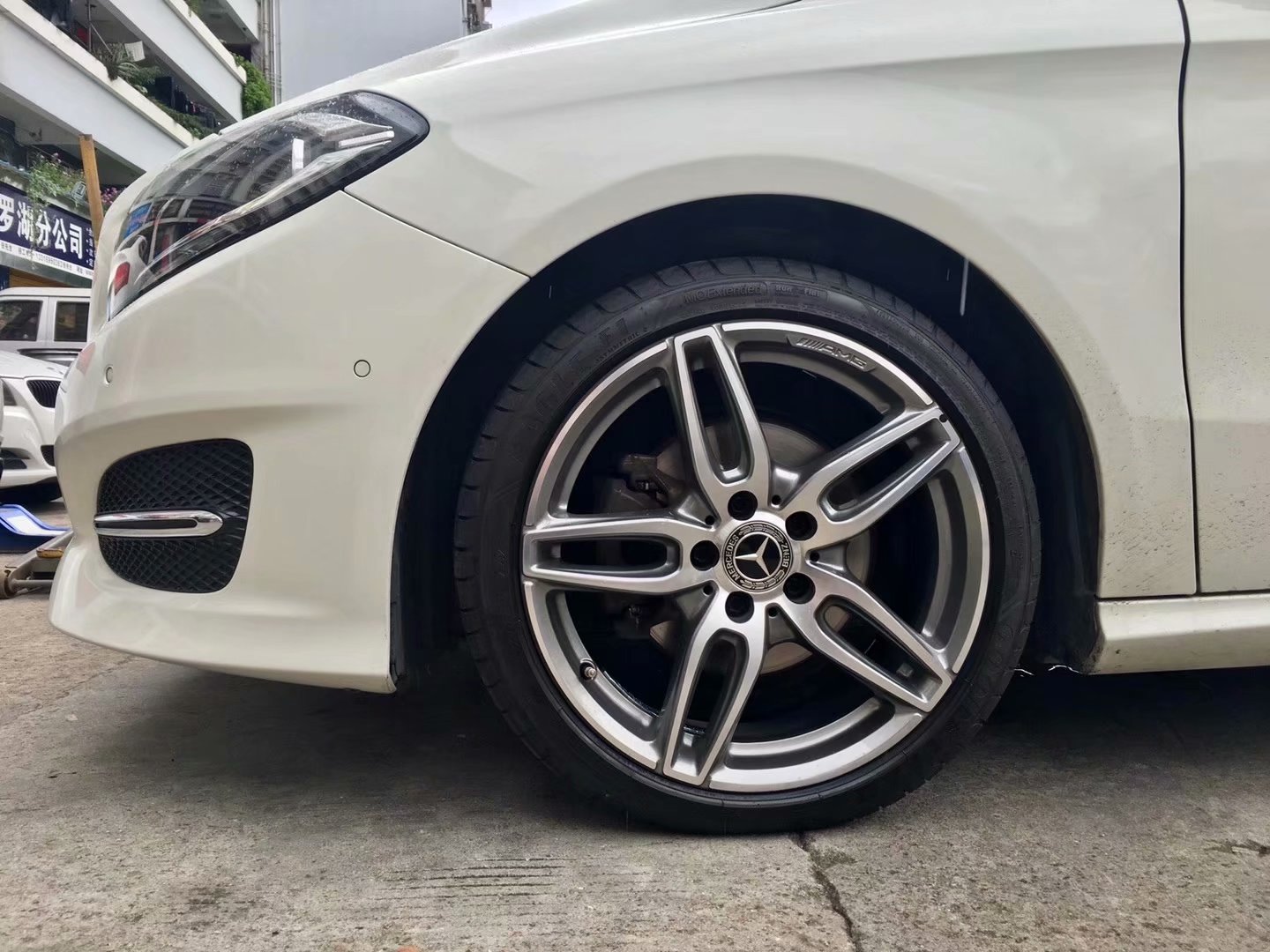 奔馳，換 原裝 18寸 AMG 完工！