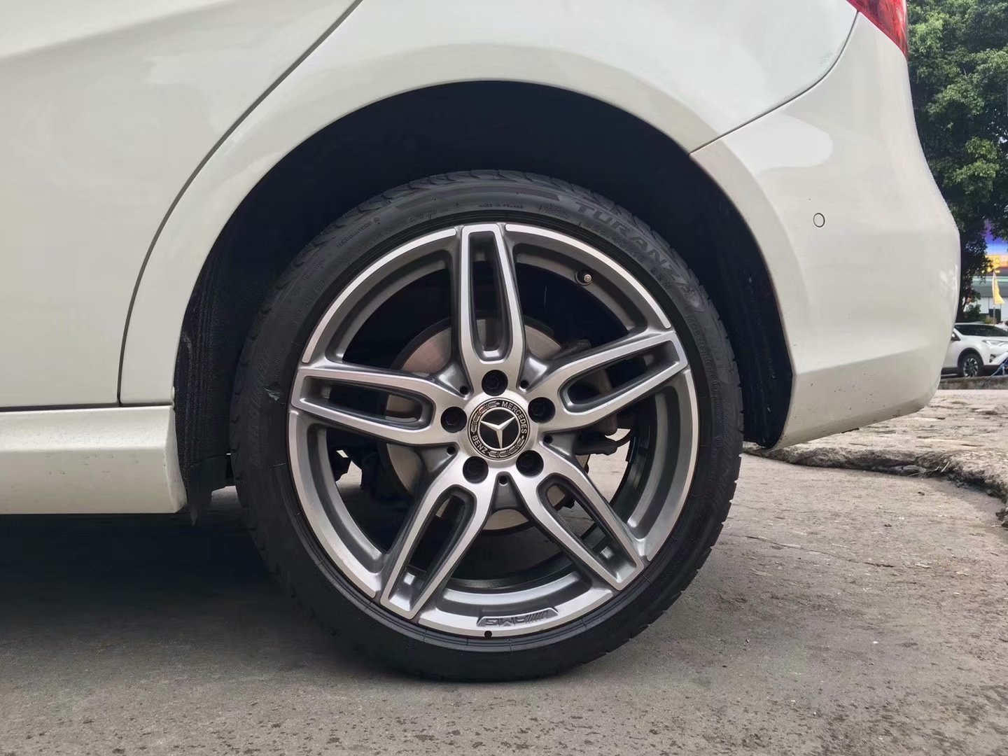奔馳，換 原裝 18寸 AMG 完工！