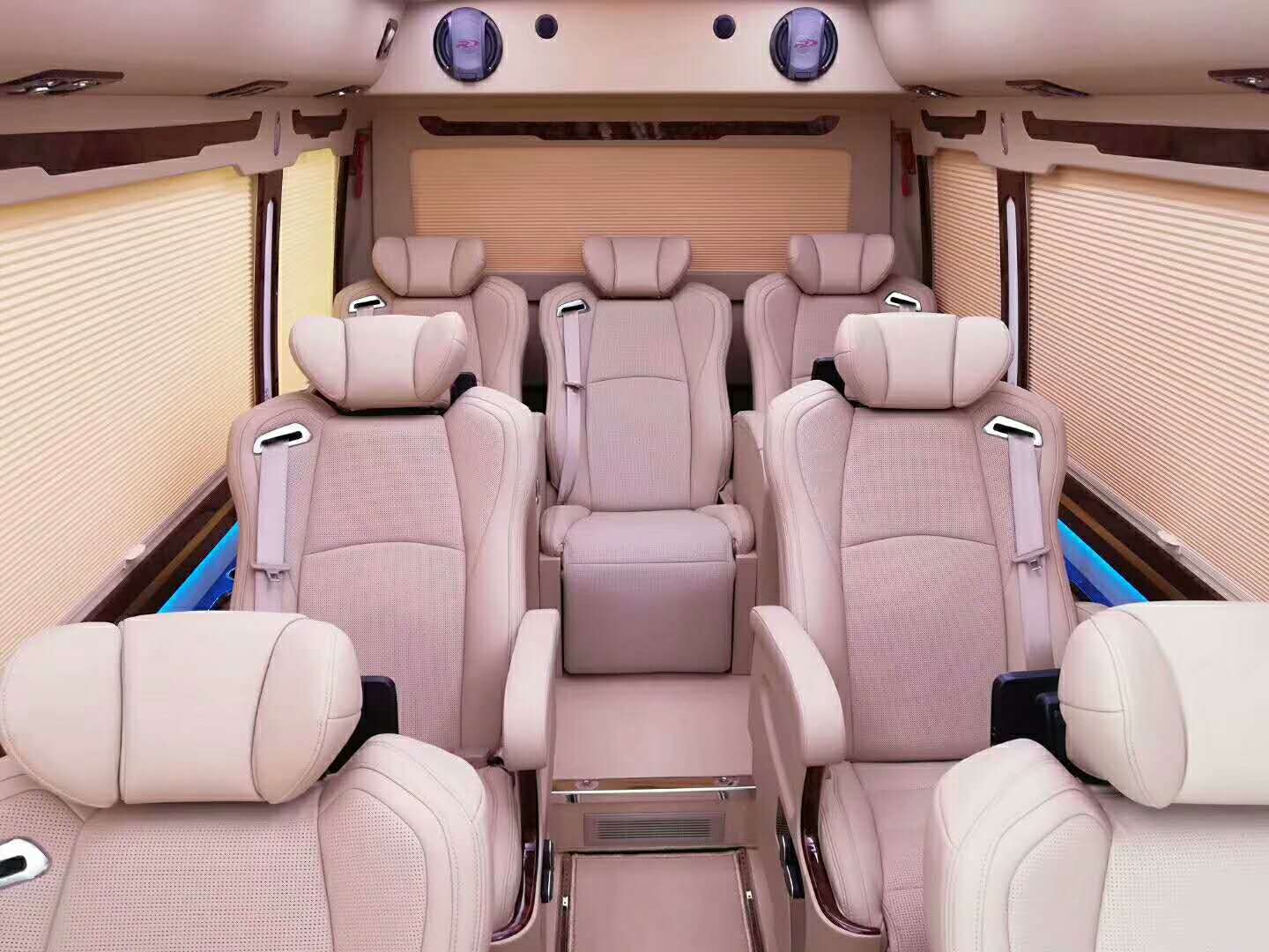 豐田考斯特商務(wù)車內(nèi)飾改裝