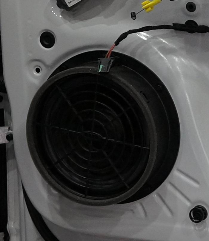 重慶汽車(chē)音響改裝哪家專(zhuān)業(yè)?重慶渝大昌奧迪Q3汽車(chē)音響改裝德國(guó)零點(diǎn) 全車(chē)安博士隔音降噪