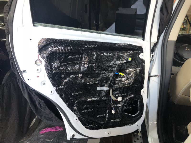 汕頭星悅汽車音響改裝三菱歐藍(lán)德升級四門后備箱山水隔音降噪改裝汽車音響套裝同軸喇叭低音炮悅耳之音