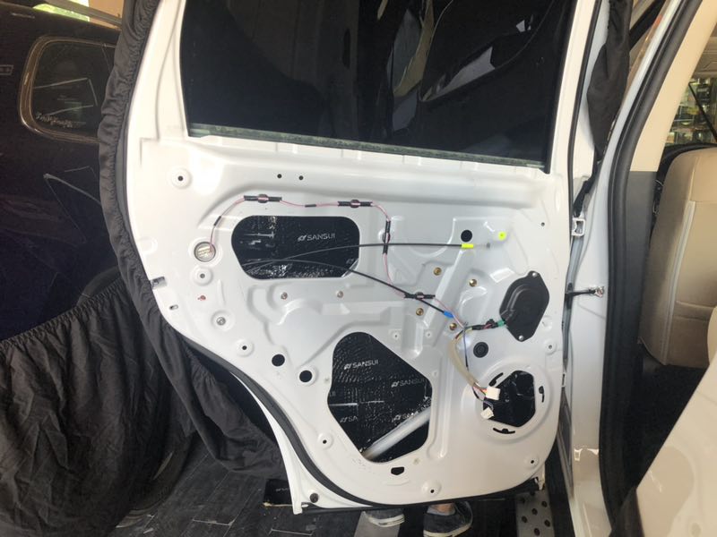 汕頭星悅汽車音響改裝三菱歐藍(lán)德升級四門后備箱山水隔音降噪改裝汽車音響套裝同軸喇叭低音炮悅耳之音