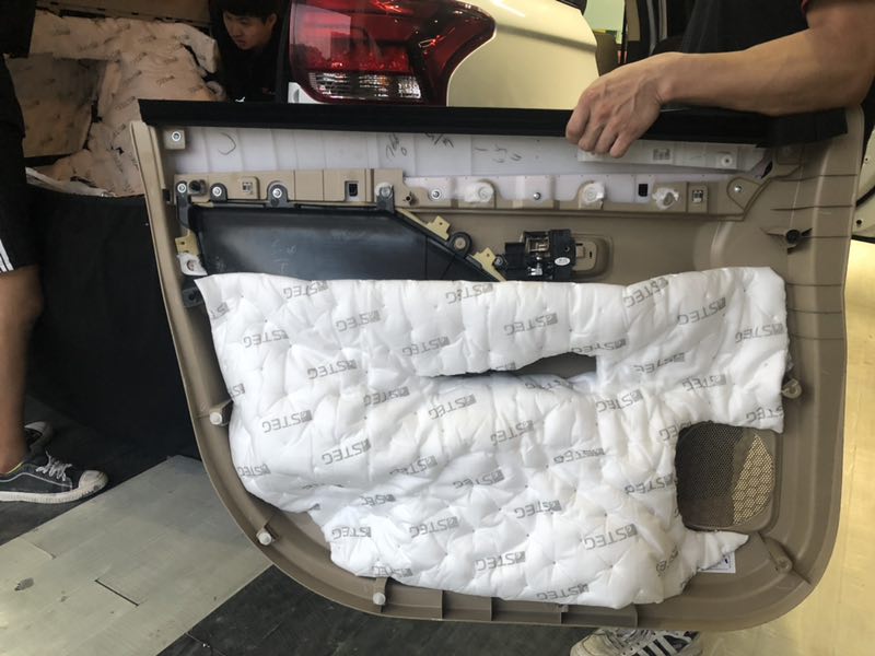 汕頭星悅汽車音響改裝三菱歐藍(lán)德升級四門后備箱山水隔音降噪改裝汽車音響套裝同軸喇叭低音炮悅耳之音