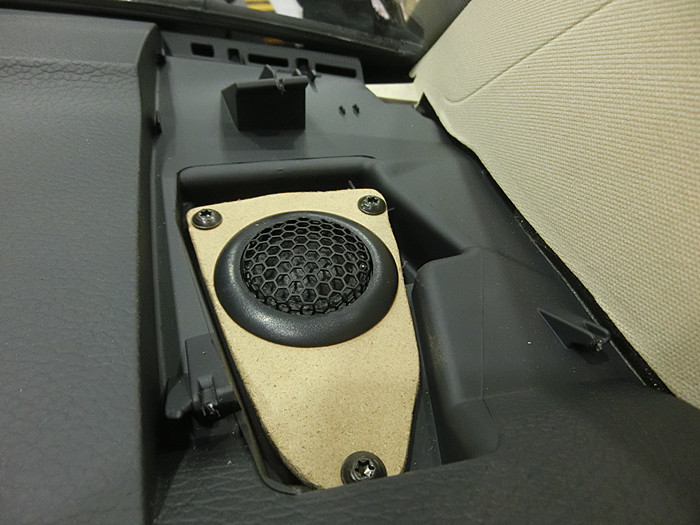 重慶汽車音響改裝哪家好？重慶渝大昌大眾邁特威商務(wù)房車T5汽車音響改裝德國零點(diǎn)