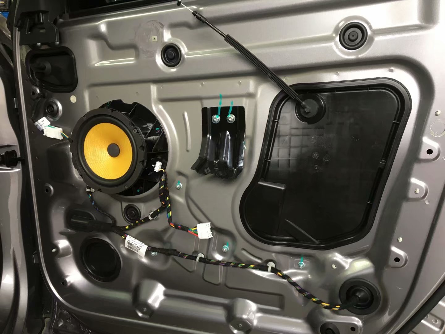 廣西南寧音響改裝寶沃BX5音響改裝德國RS smart發(fā)現(xiàn)喇叭