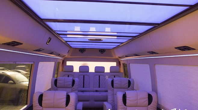 重慶房車內(nèi)飾改裝之重慶渝大昌豐田考斯特汽車音響改裝德國(guó)零點(diǎn)內(nèi)飾改裝木地板座椅改裝