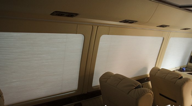 重慶房車內(nèi)飾改裝之重慶渝大昌豐田考斯特汽車音響改裝德國(guó)零點(diǎn)內(nèi)飾改裝木地板座椅改裝