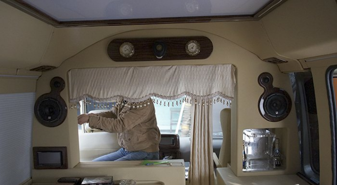 重慶房車內(nèi)飾改裝之重慶渝大昌豐田考斯特汽車音響改裝德國(guó)零點(diǎn)內(nèi)飾改裝木地板座椅改裝