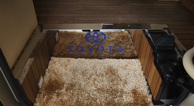 重慶房車內(nèi)飾改裝之重慶渝大昌豐田考斯特汽車音響改裝德國(guó)零點(diǎn)內(nèi)飾改裝木地板座椅改裝