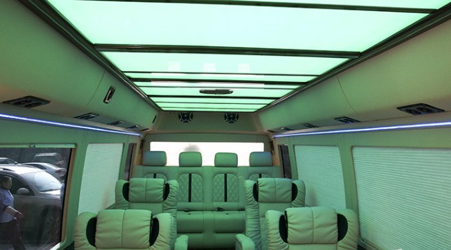 重慶房車內(nèi)飾改裝之重慶渝大昌豐田考斯特汽車音響改裝德國(guó)零點(diǎn)內(nèi)飾改裝木地板座椅改裝