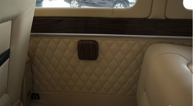 重慶房車內(nèi)飾改裝之重慶渝大昌豐田考斯特汽車音響改裝德國(guó)零點(diǎn)內(nèi)飾改裝木地板座椅改裝