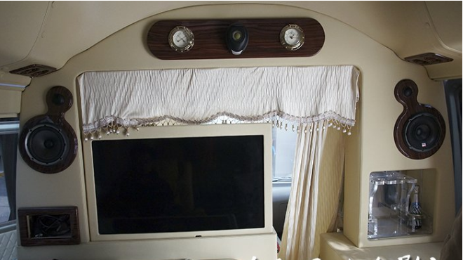 重慶房車內(nèi)飾改裝之重慶渝大昌豐田考斯特汽車音響改裝德國(guó)零點(diǎn)內(nèi)飾改裝木地板座椅改裝