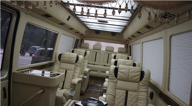 重慶房車內(nèi)飾改裝之重慶渝大昌豐田考斯特汽車音響改裝德國(guó)零點(diǎn)內(nèi)飾改裝木地板座椅改裝