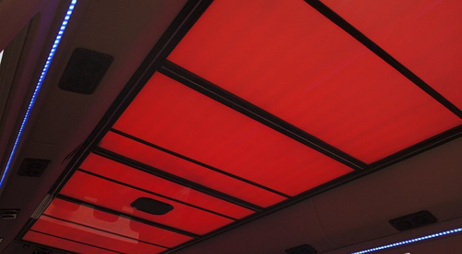 重慶房車內(nèi)飾改裝之重慶渝大昌豐田考斯特汽車音響改裝德國(guó)零點(diǎn)內(nèi)飾改裝木地板座椅改裝