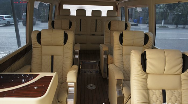 重慶房車內(nèi)飾改裝之重慶渝大昌豐田考斯特汽車音響改裝德國(guó)零點(diǎn)內(nèi)飾改裝木地板座椅改裝