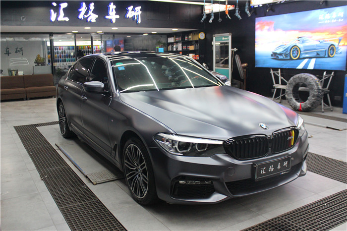 長沙汽車貼膜店 寶馬五系全車改色 美國Teckwrap電光深灰改色膜