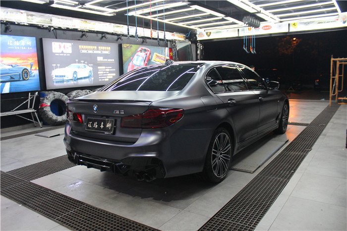 長沙汽車貼膜店 寶馬五系全車改色 美國Teckwrap電光深灰改色膜