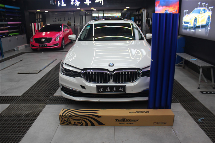長(zhǎng)沙改裝店 寶馬五系改色貼膜 美國(guó)禿鷹Teckwrap綢緞金屬藍(lán)車(chē)身改色膜