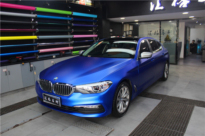 長(zhǎng)沙改裝店 寶馬五系改色貼膜 美國(guó)禿鷹Teckwrap綢緞金屬藍(lán)車(chē)身改色膜
