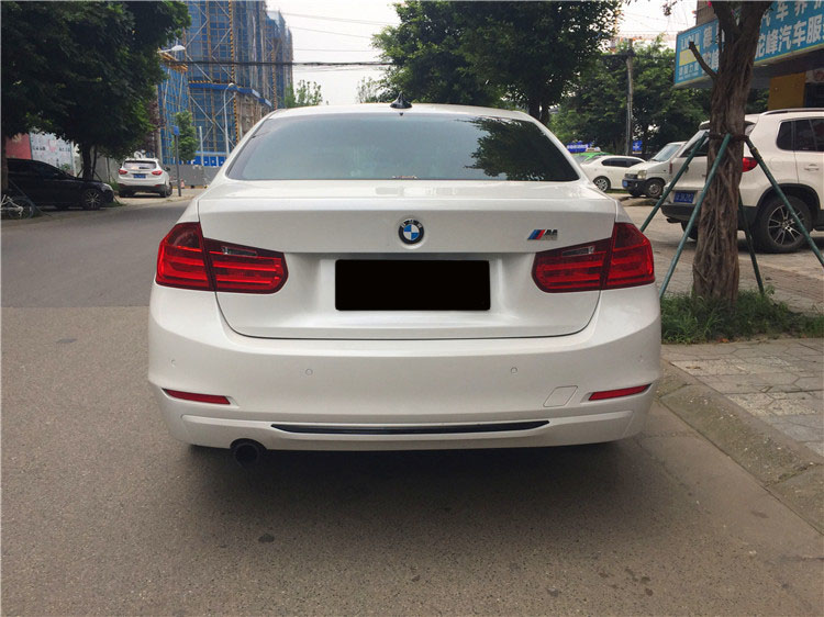 成都銳行寶馬320i改裝AN MP大包圍全車(chē)電光黑改色膜