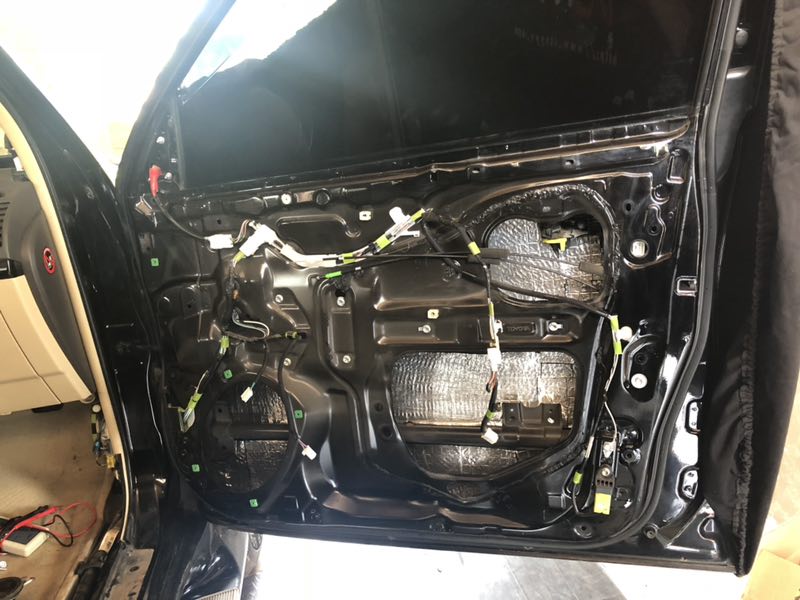 汕頭星悅汽車音響改裝豐田普拉多霸道2700升級(jí)隔音降噪作業(yè)汽車隔音降噪處理改裝汽車音響套餐