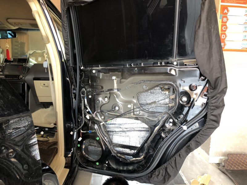 汕頭星悅汽車音響改裝豐田普拉多霸道2700升級(jí)隔音降噪作業(yè)汽車隔音降噪處理改裝汽車音響套餐