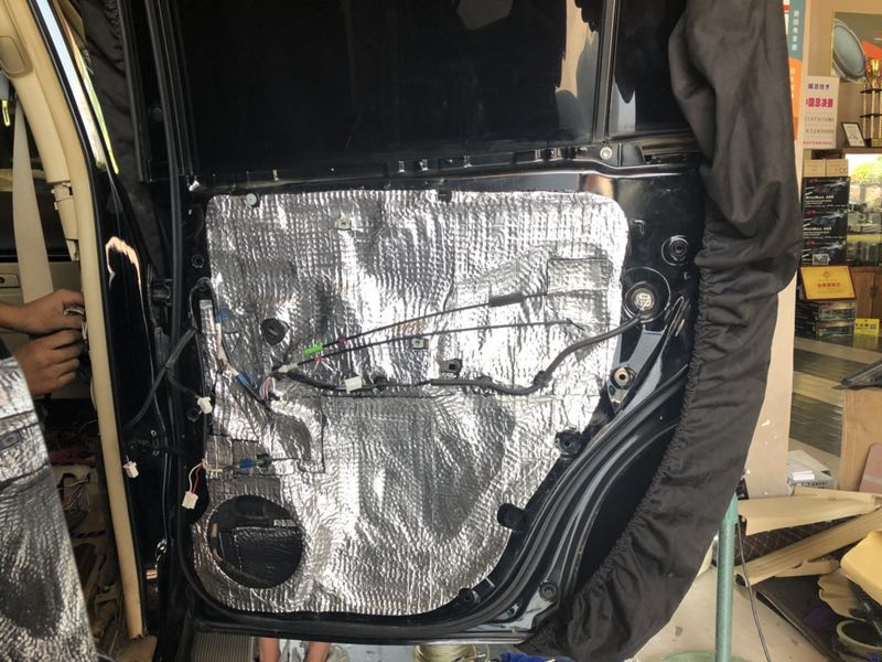 汕頭星悅汽車音響改裝豐田普拉多霸道2700升級(jí)隔音降噪作業(yè)汽車隔音降噪處理改裝汽車音響套餐